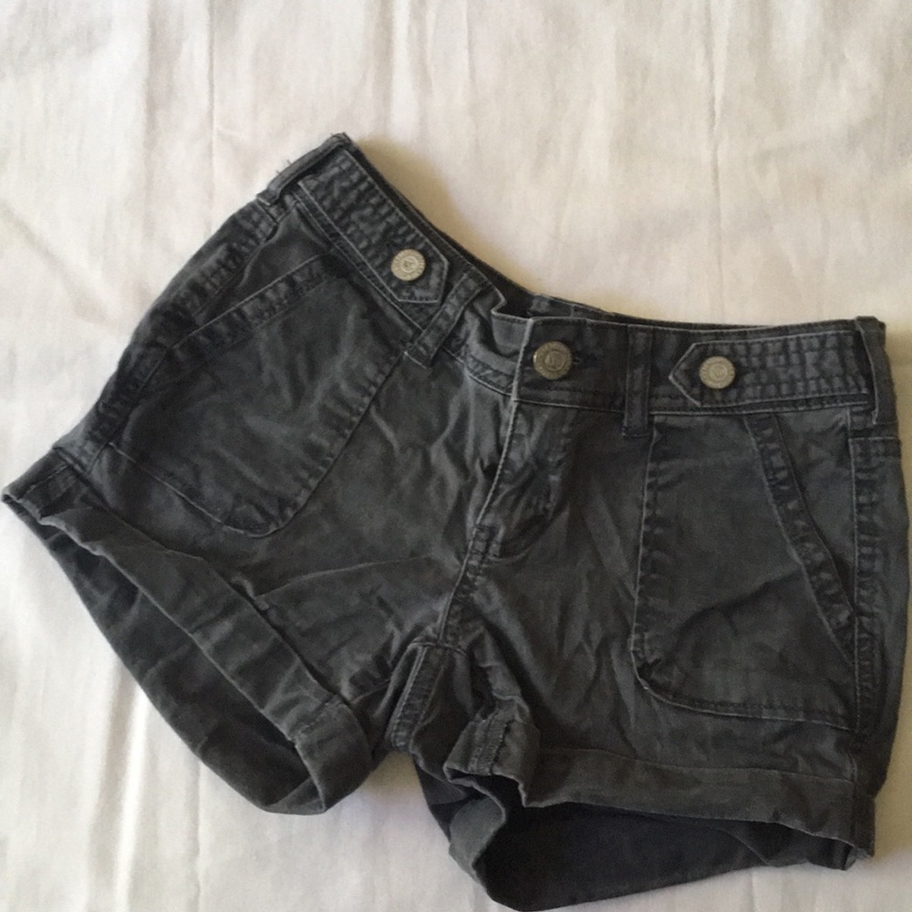 Cute Aeropostale weathered gray Midi shorts!